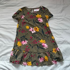 Girls green floral Old Navy dress. Size 5T.